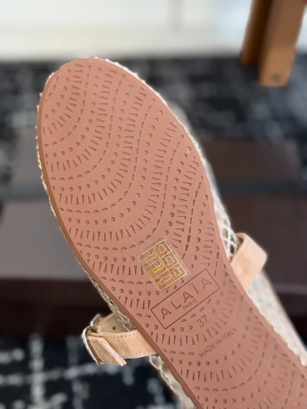 ALAÏA style Elegant Woven Flat Mules